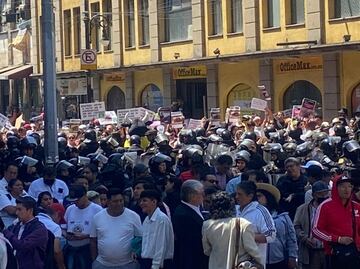 Choque de posturas en el Congreso de CDMX; manifestantes a favor y en contra de las corridas de toros