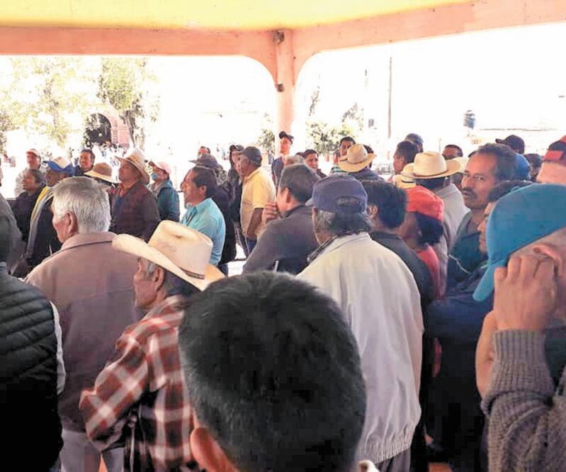 En San Ildefonso pobladores exigen que se respete su derecho a decidir. Foto: Especial