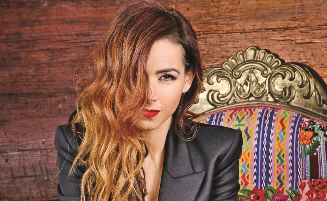 Claudia conduce actualmente el programa "Grandes chicos", de Azteca