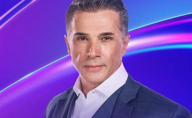 Mayer juega al villano en la política y en reality