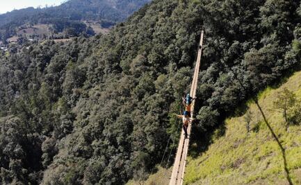 Cruza el puente tibetano del Pueblo Mágico de Tlatlauquitepec 