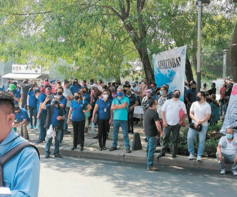 Los trabajadores protestaron ayer frente a la sede de la Secretaría de Cultura. Foto: ESPECIAL