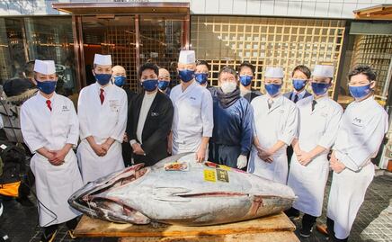 Así fue la tradicional subasta de atún más famosa de Tokio, el costo del mejor ejemplar fue millonario