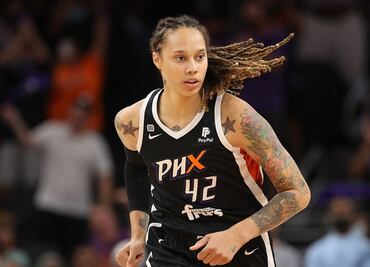 Rusia libera a basquetbolista Brittney Griner, en intercambio por traficante de armas con EUA