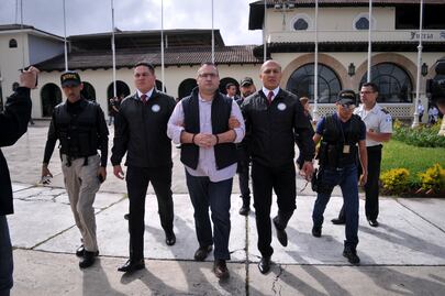 Juez suspende órdenes de aprehensión contra Javier Duarte