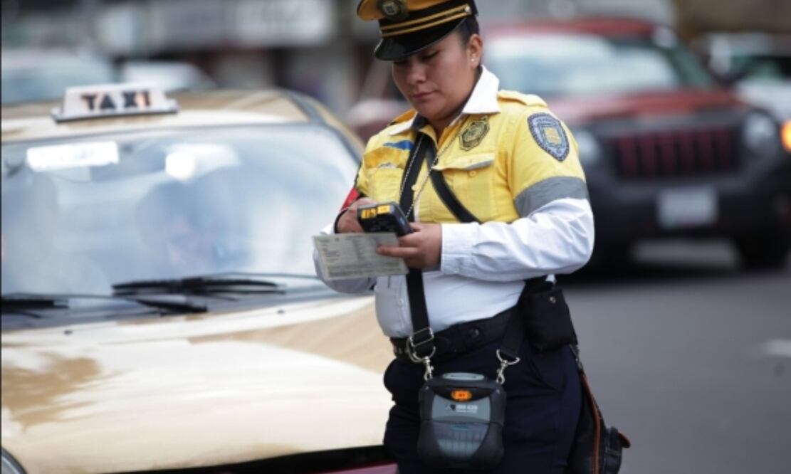 Evita una desagradable situación siguiendo al pie de la letra los lineamientos del Reglamento de Tránsito de la CDMX. Imagen: Archivo EL UNIVERSAL