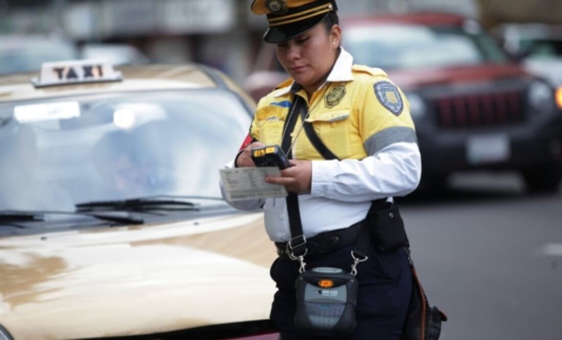 Evita una desagradable situación siguiendo al pie de la letra los lineamientos del Reglamento de Tránsito de la CDMX. Imagen: Archivo EL UNIVERSAL