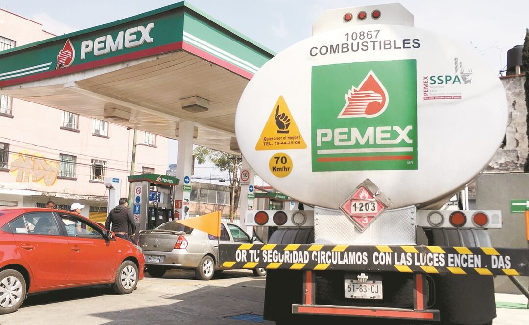 Los legisladores que aprobaron dictamen argumentan que la entrada de agentes económicos que participan en otros eslabones de la cadena productiva desplazó a Pemex en el sector. Foto: ARCHIVO EL UNIVERSAL