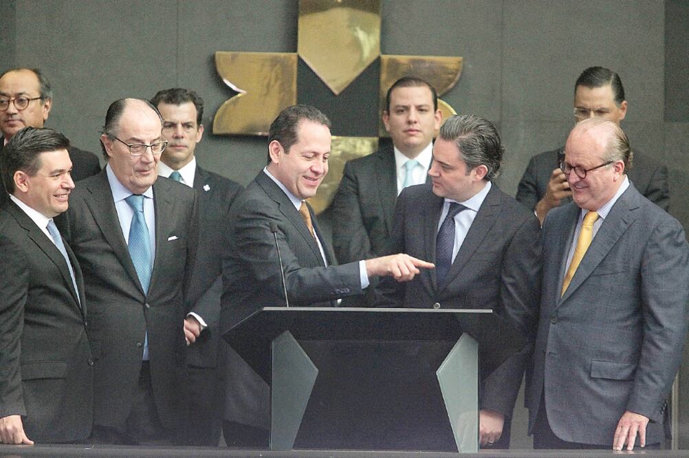 En la foto: Fernando Aportela, subsecretario de Hacienda; Jaime Ruiz Sacristán, presidente de la BMV; Eruviel Ávila gobernador del Edomex; Aurelio Nuño, secretario de Educación y Graco Ramírez, gobernador de Morelos (LUCÍA GODÍNEZ. EL UNIVERSAL)