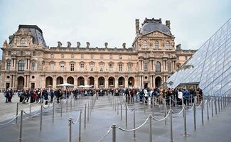 Museo de Louvre, en la mira por brechas de seguridad, cierra galería al público por "fragilidad" de vigas