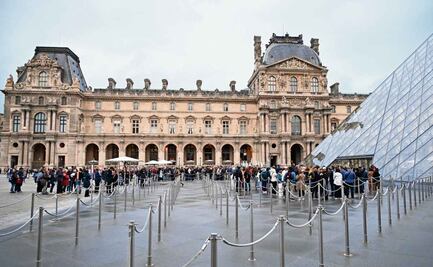 Reabre el Louvre tres días después del robo de joyas de la corona francesa a plena luz del día