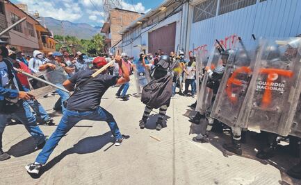 Les piden pensar en el bien común y maestros de la CNTE se confrontan con Guardia Nacional