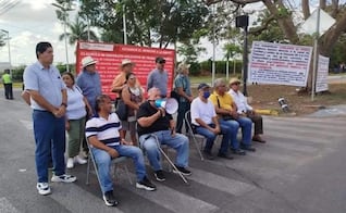 Empleados de Pemex protestan por falta de servicios médicos en Tapachula; amenazan con bloqueos para obstaculizar distribución de combustible
