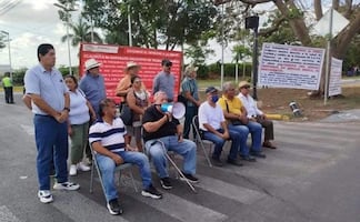 Empleados de Pemex protestan por falta de servicios médicos en Tapachula; amenazan con bloqueos para obstaculizar distribución de combustible