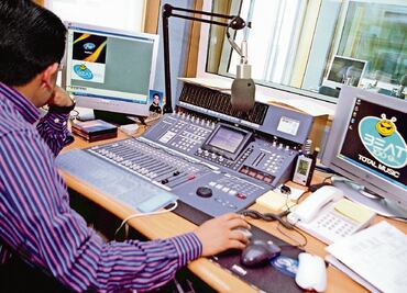 75% de la radio, bajo el control de 23 empresas