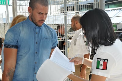 INM da visa temporal a primeros 10 cubanos; salen hacia EU