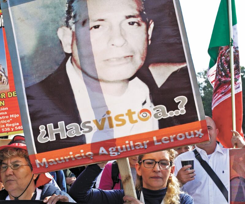 Provenientes de Jalisco, Veracruz, Querétaro, Michoacán, Guerrero, Tamaulipas, Sinaloa y Morelos, víctimas de la violencia piden justicia. GERMÁN ESPINOSA. EL UNIVERSAL