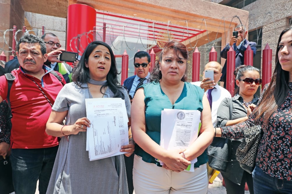 Nestora Salgado (der.) solicitó que se condene a Meade a que le ofrezca una disculpa pública por llamarla secuestradora. (ARCHIVO EL UNIVERSAL)