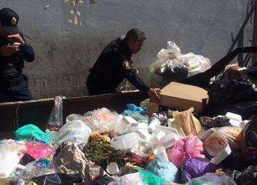 Abandonan a bebé en contenedor de mercado