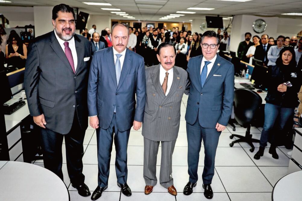 El Licenciado Juan Francisco Ealy Ortiz, Presidente Ejecutivo y del Consejo de Administración de EL UNIVERSAL y Juan Francisco Ealy Lanz Duret, Director General de El Gran Diario de México anunciaron los nombramientos (JORGE SERRATOS. EL UNIVERSAL)