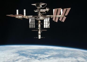 Astronautas de la EEI se esconden de fuerte erupción solar