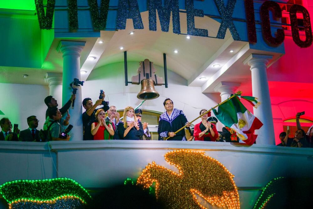 Desde Reynosa, Tamaulipas, el alcalde de esta ciudad fronteriza Carlos Peña Ortiz, dio el Grito de la Independencia de México. Foto: Especial