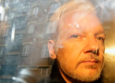 Julian Assange intentó reclutar hackers en Europa y Asia, acusa EU