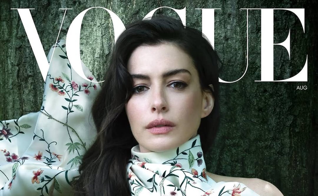 Anne Hathaway en la portada de Vogue Magazine del mes de agosto. Foto: Instagram. Vogue Magazine (Annie Leibovitz)