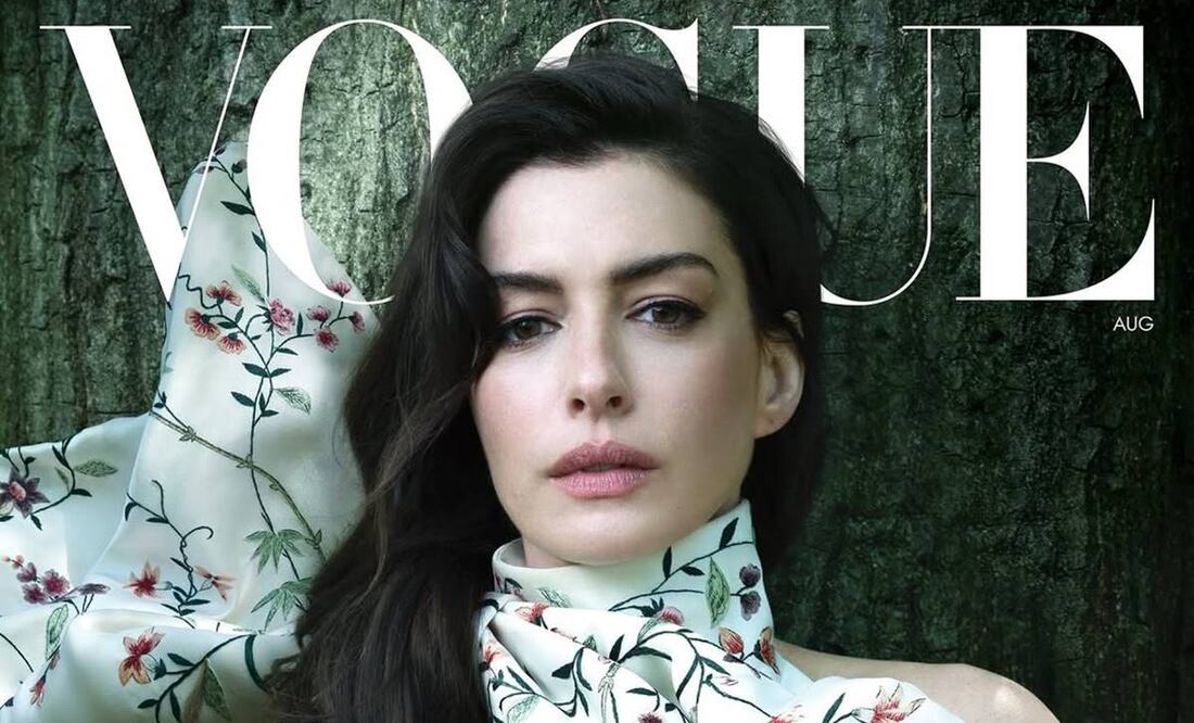 Anne Hathaway en la portada de Vogue Magazine del mes de agosto. Foto: Instagram. Vogue Magazine (Annie Leibovitz)