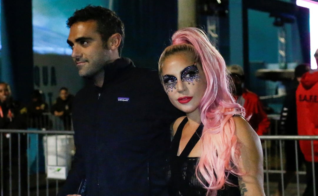 El sábado, Gaga dio un concierto en Miami con motivo del Pre-Super Bowl Show y Michael estuvo en todo momento a su lado. Foto: Reuters