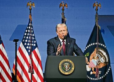 Trump anuncia que ningún funcionario de EU asistirá a cumbre del G20 en Sudáfrica; acusa al país de asesinar gente blanca