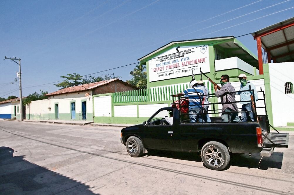 Autodefensas vigilan San Miguel Totolapan para cuidarse de El Tequilero (ARCHIVO EL UNIVERSAL)