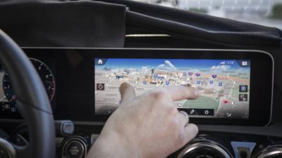 Mercedes-Benz presenta sistema de infoentretenimiento MBUX