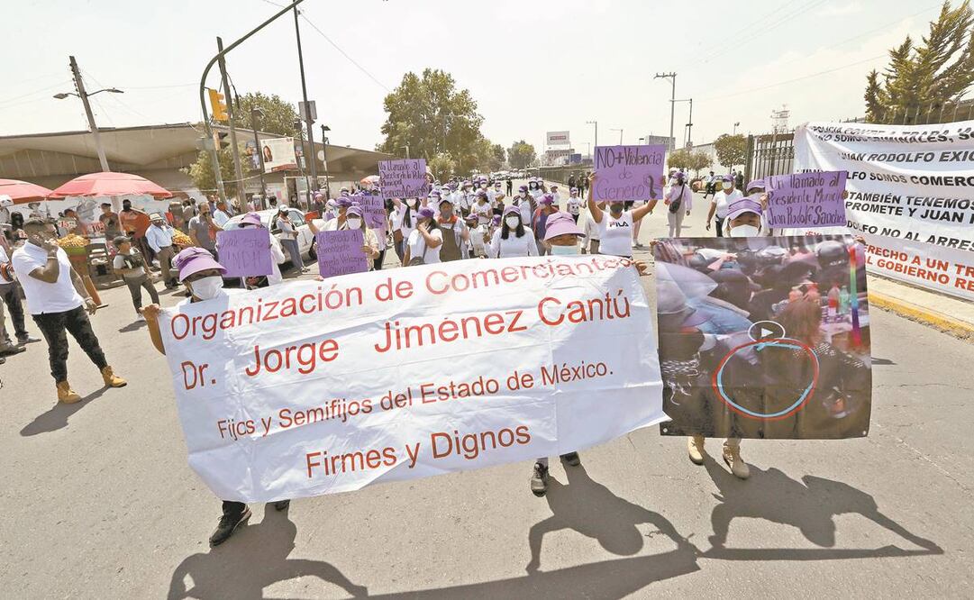 En la zona del Mercado Juárez, mujeres de la organización Dr. Jorge Jiménez Cantú se manifestaron contra la policía municipal. Foto: Jorge Alvarado