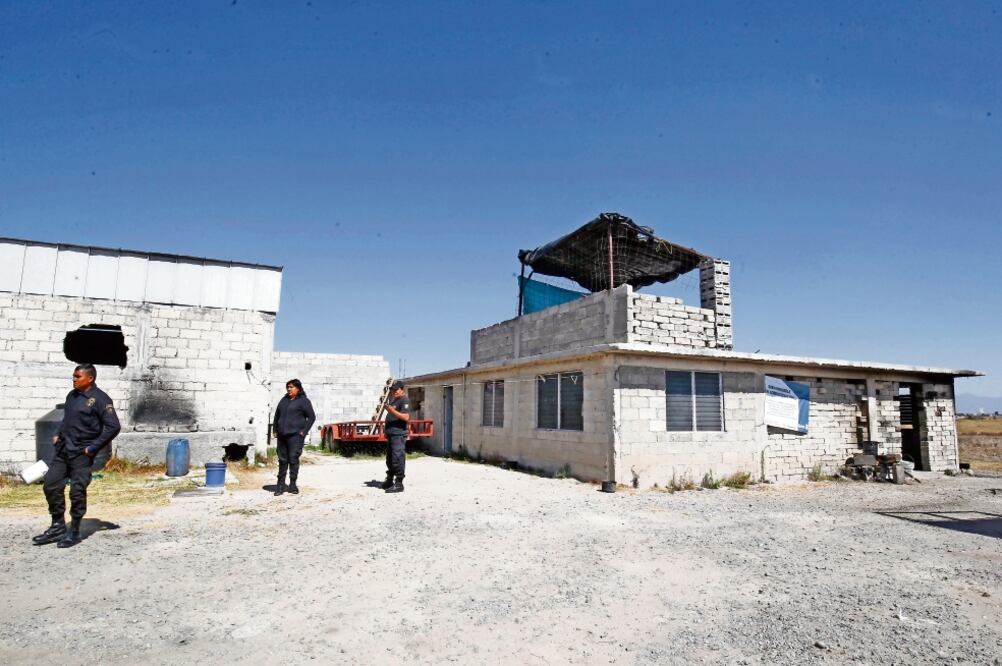 La casa en la que desembocaba el túnel por el que el capo escapó está ubicada estratégicamente en una pequeña loma, frente al penal de máxima seguridad. (JORGE ALVARADO. EL UNIVERSAL)