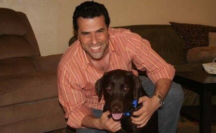 Regil llora tras decidir la muerte de su perrita