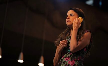 Alejandra Ambrosi experimenta sucesos extraños después de dar una función en "2:22: Una Historia Paranormal"