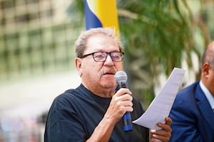 Taibo involucra medios públicos en su homofobia 
