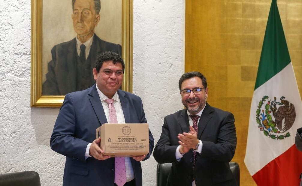 IPN firma acuerdo para producir tinta indeleble para utilizarla en comicios electorales de Guatemala. Foto: Cortesía IPN