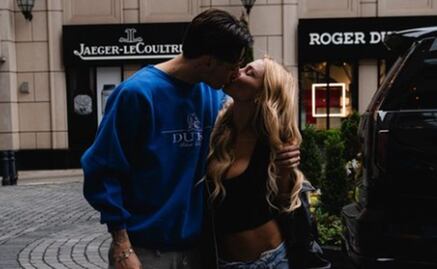 La novia de Peso Pluma se tatúa el nombre del cantante y lo presume en redes