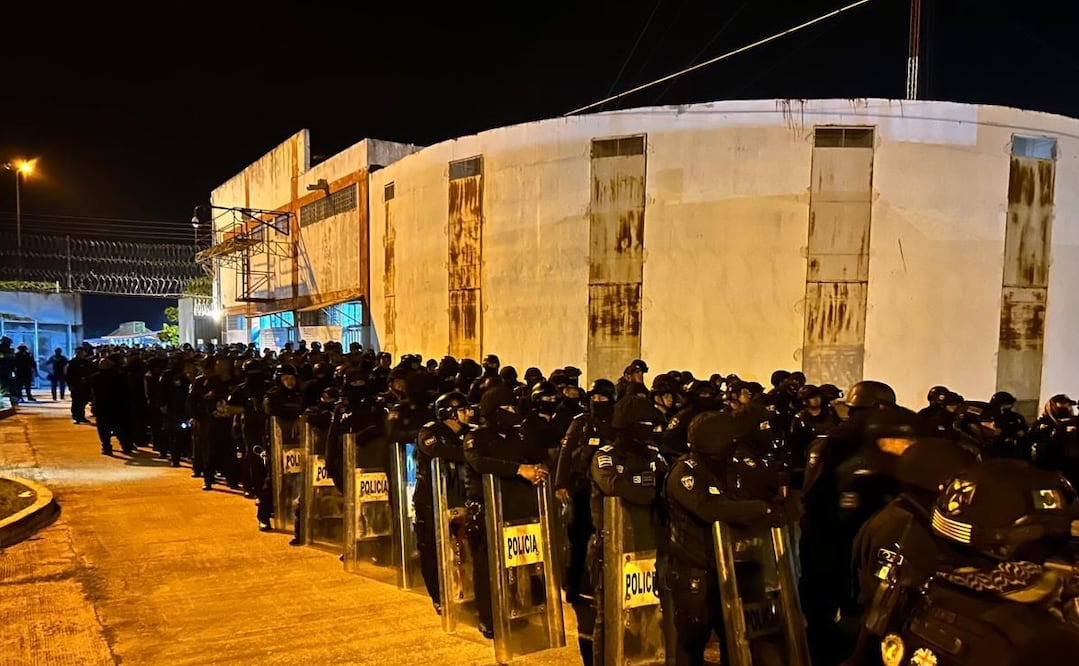 Fue un grupo de 16 reos el que intentó tomar el control del centro penitenciario, al llevar a cabo extorsiones en contra del grupo adversario, lo que provocó molestia y fue cuando inició el enfrentamiento. Foto: Especial/ILUSTRATIVA