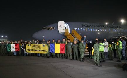 Avión con mexicanos repatriados de Ucrania aterriza en la CDMX
