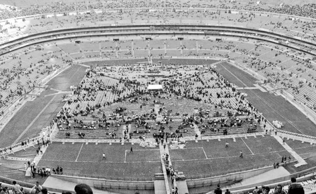 Vista del Estadio Azteca, momentos antes de que comenzaran las peleas de box, octubre 1967. Foto: ESPECIAL/Tomada de ESTADIOSdeMÉXICO/X.