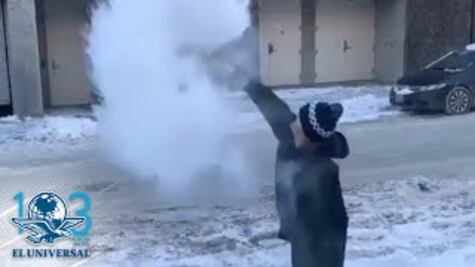 Agua hirviendo se congela en segundo por frío extremo en Chicago