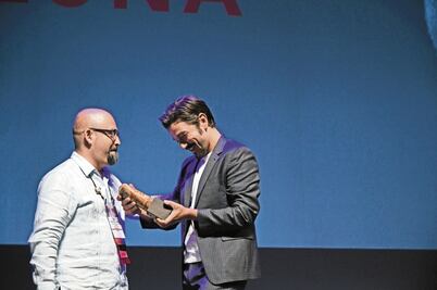 Diego Luna recibe premio como Artista distinguido