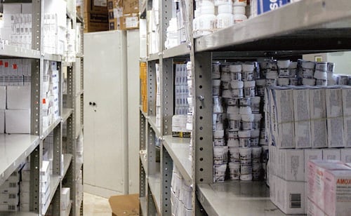 Prevén que mercado ilegal de medicamentos alcance los 38 mil 500 mdp al cierre de 2026; mercancía entra por frontera sur, alertan