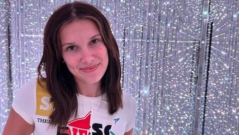 Millie Bobby Brown se suma a la tendencia de los microtop
