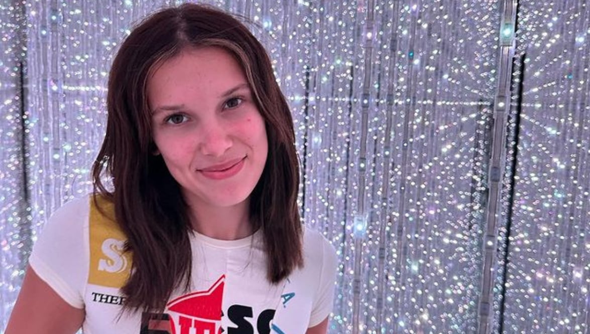 La actriz de Stranger Things se suma al tren del microtop. Fuente: Instagram: @milliebobbybrown