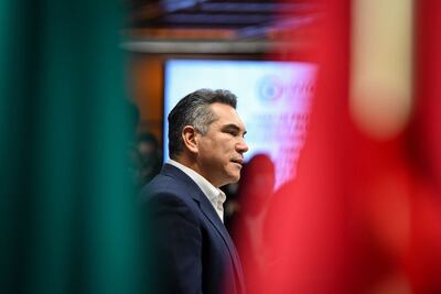 Líder del PRI sin mencionar a Quirino: "servir a México desde el partido, no desde la comodidad de una embajada"