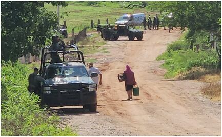 Vehículo militar con 4 elementos cae a barranco en Culiacán; uno de los soldados murió
